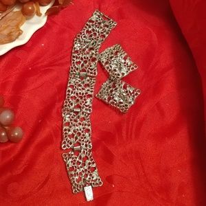 Vintage clip earrings and bracelet..be6